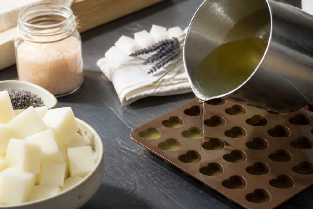 Artisanal Wax Melt Making Process Explained (2026)